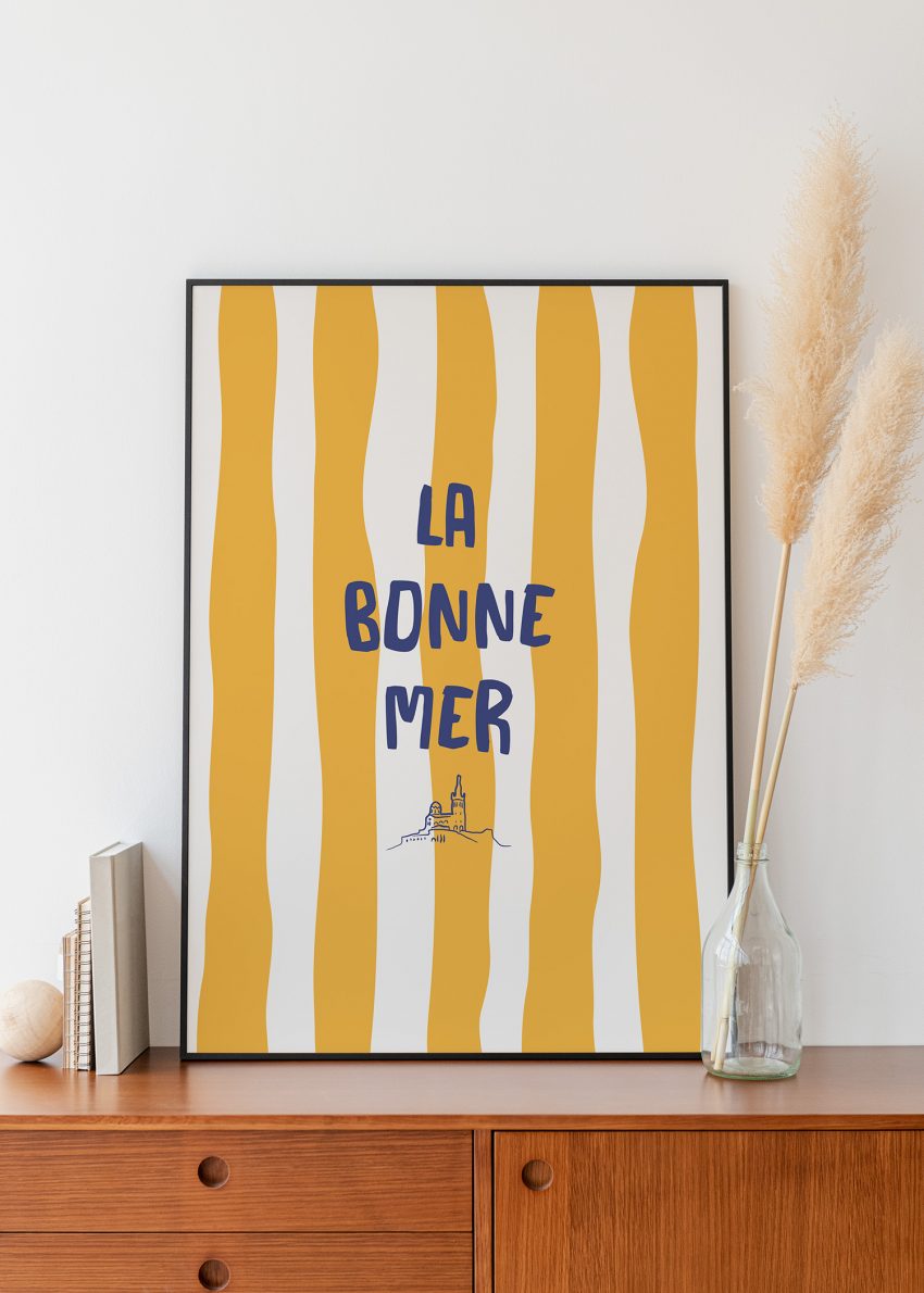 Affiche Marseille La Bonne Mer fond rayé jaune – déco murale méditerranéenn