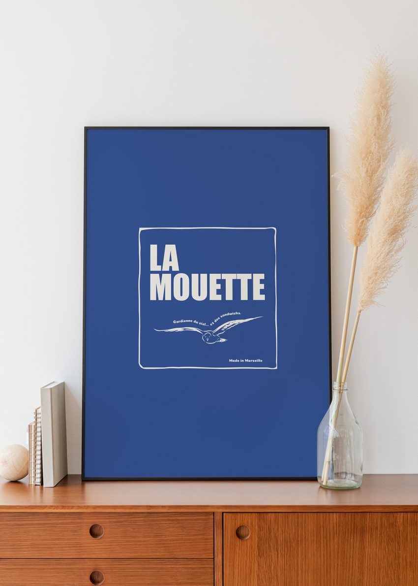 Affiche déco mouette fond bleu – Édition Marseille