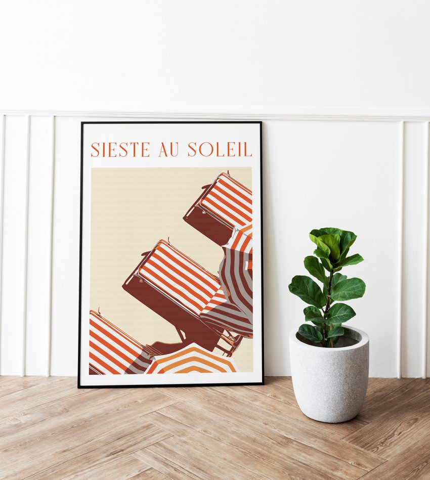 affiche sieste au soleil encadrée dans un intérieur méditerranéen