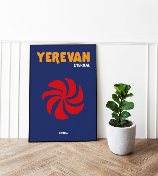 Poster Yerevan Eternal encadré posé au sol à côté d’une plante