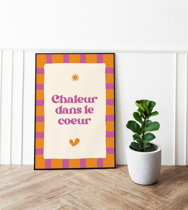 Affiche Chaleur dans le cœur encadrée dans une chambre cosy