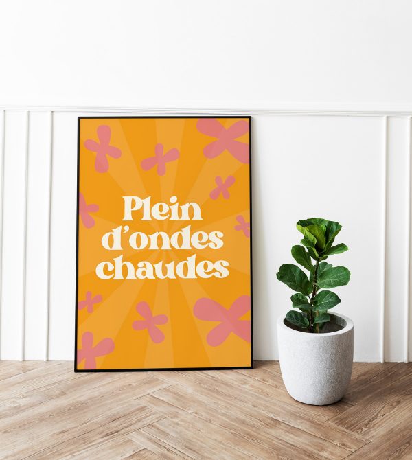 Affiche déco encadrée dans un intérieur chaleureux
